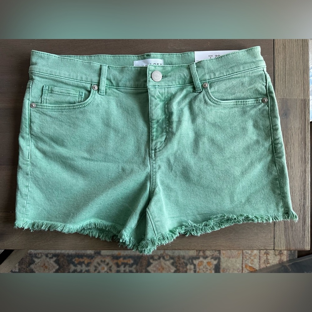 LOFT NWT Green Denim shorts ☘️🍀 Size 28/6